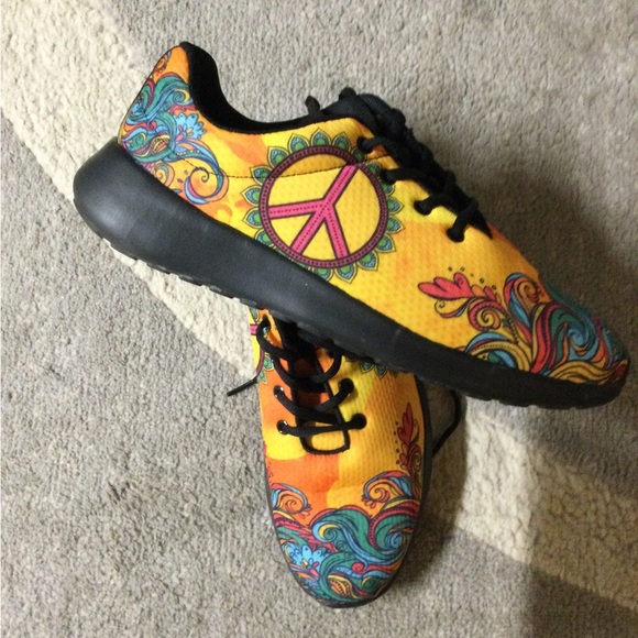 Designer Yes We Vibe. Shoes size 10 - Picture 3 of 4